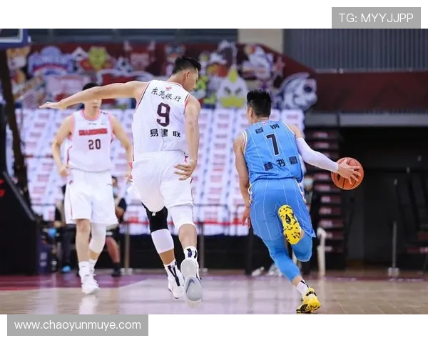 赛后分析：北京足球队与重庆足球队的比赛节奏与战术对比探讨